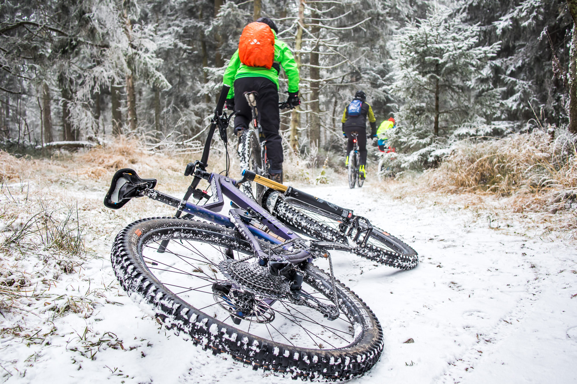 riding MTB with old friends 😃 ❄️ 🚵🏼‍♂️